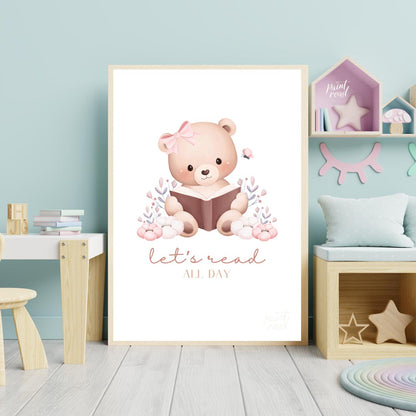 This enchanting watercolor illustration features an adorable light brown teddy bear with a sweet pi… for nursery
